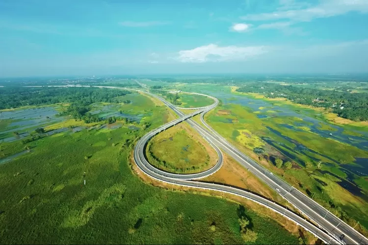 Ilustrasi Jalan Tol Indrapura-Kisaran di Provinsi Sumatera Utara yang menjadi salah satu tol bagian dari Jalan Tol Trans Sumatera (JTTS) yang ramai dilintasi kendaraan hingga lebih dari 30 ribu. (Dok: Hutama Karya)
