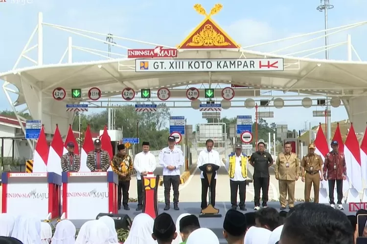 Jokowi resmikan Jalan Tol Bangkinang Koto Kampar