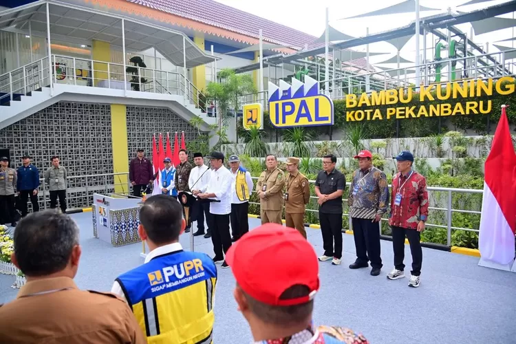 Presiden Jokowi saat mengahdiri peresmian sistem pengolahan air limba di Provinsi Riau. Proyek senilai Rp902 miliar ini dibangun sejak taun 20220 lalu dan tuntas di tahun 2024 ini. (Instagram: jokowi)