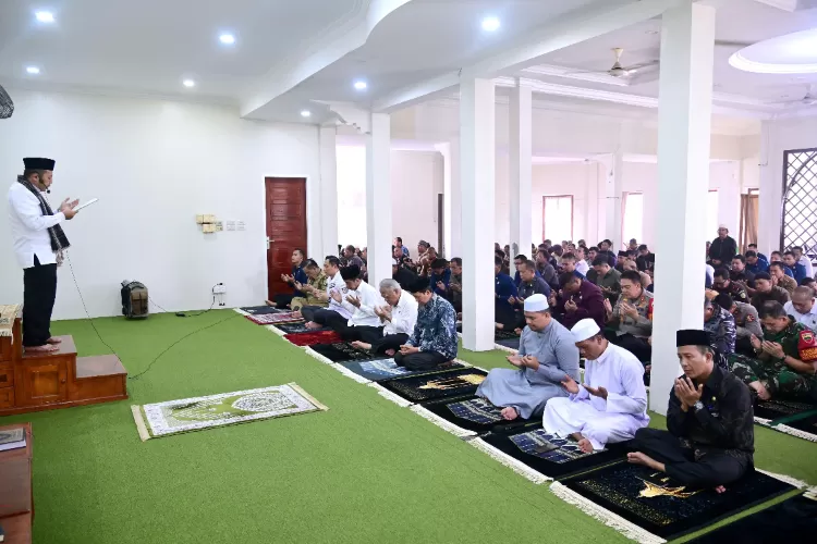 Jokowi shalat Jumat di Masjid Abdullah bin Abbas Kabupaten Kampar, Riau