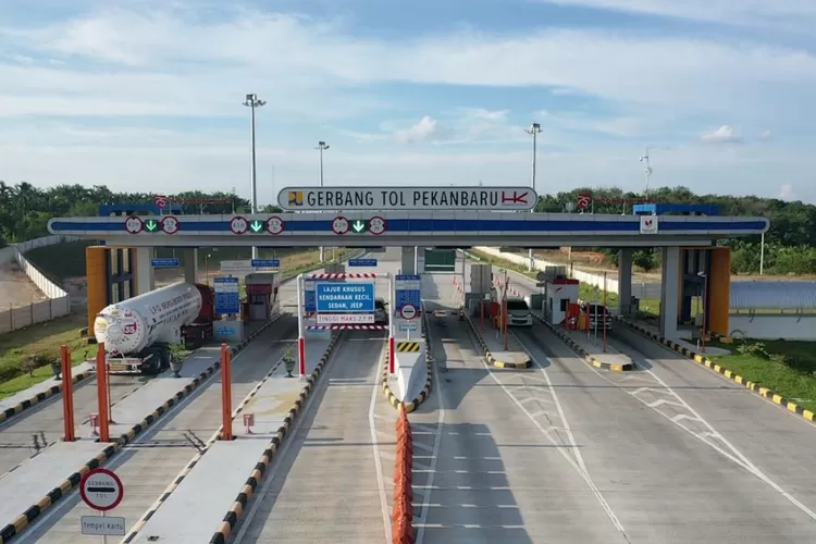 Provinsi Riau berhasil melaksanakan pembangunan jalan tol rangkaian Jalan Tol Trans Sumatera (JTTS) dibandingkan dengan Sumatera Barat. Sejumlah alasan ini menjadi faktor Sumbar tertinggal dari tetangganya ini. (Dok: Media Center Riau)