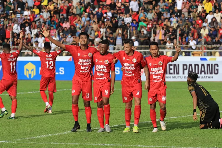 Semen Padang FC melalui CEO Semen Padang FC, Win Bernadino menyatakan bahwa sikap timnya dalam penambahan kuota tersebut akan disampaikan pada kongres PSSI yang akan dihelat 10 Juni mendatang.