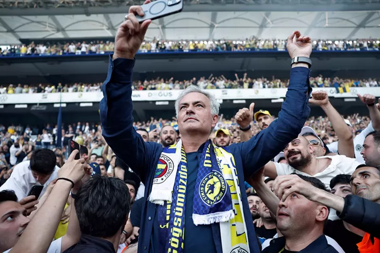 Jose Mourinho resmi menjadi pelatih Fenerbahce mulai musim depan (Fenerbahce)
