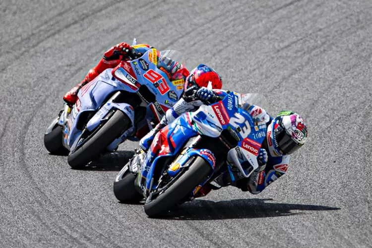 Enea Bastianini bersaing dengan Marc Marquez dalam balapan utama MotoGP Italia 2024 (Ducati Corse)