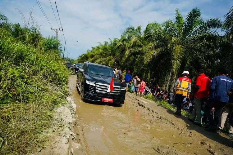 Provinsi Sumatra Utara ternyata memiliki sangat banyak jalan yang rusak.Jika dihitung, terlepas status jalannya seperti jalan nasional atau provinsi, maka panjang mencapai 540,6 kilometer (km).