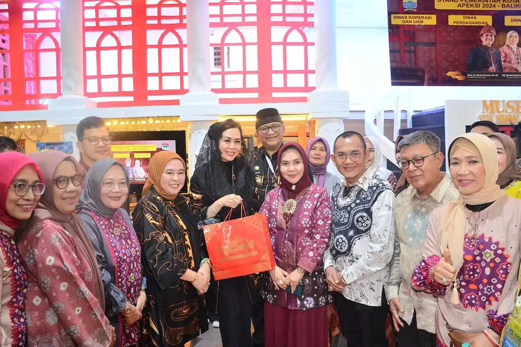 Produk UMKM Kota Padang Diserbu Pengunjung di Rakernas APEKSI XVII Balikpapan (Humas Pemko Padang )