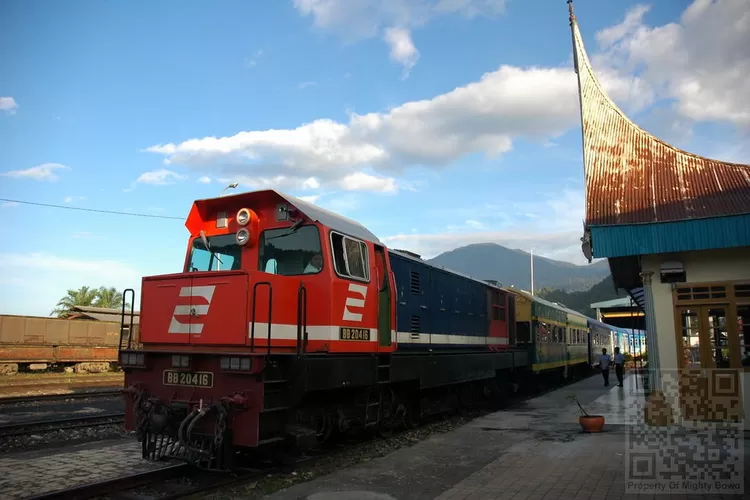 Pemerintah Provinsi Sumatera Barat berencana mengaktikan lagi jalur kereta api. Namun, tak semua rute bisa diaktifkan. Sebab, rel dibangun pada zaman Belanda dan memang disesuaikan dengan lokomotif yang tersedia pada masa itu.