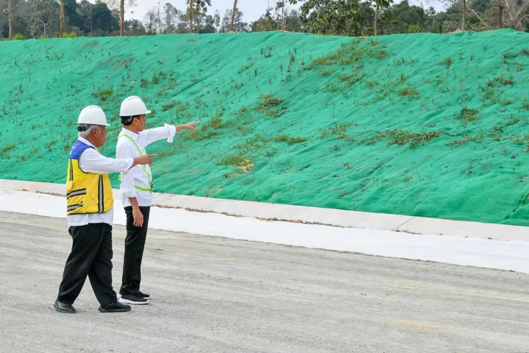 Jalan tol kedua di Kalimantan Timur ditargetkan rampung dan dapat dioperasikan secara fungsional sebelum Agustus 2024 ini. (Foto: BPMI Setpres/Vico)