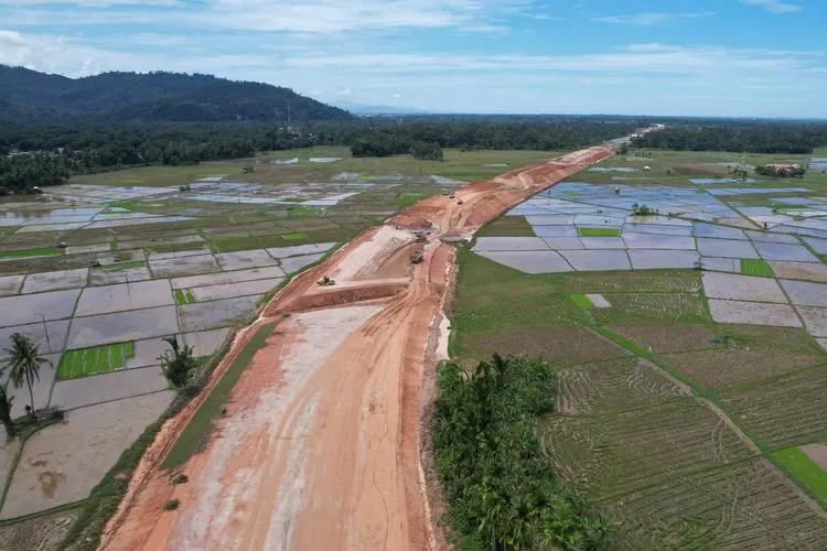 progres proyek Jalan Tol Padang Sicincin km telah mencapai lebih dari 61 persen. Pengadaan lahan yang tersisa masih ada di beberapa titik, terutama di Nagari Sungai Buluh Selatan