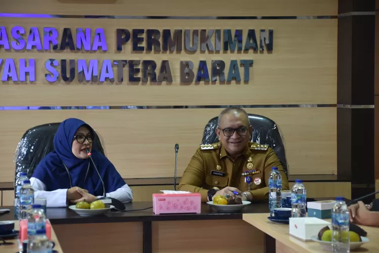 Pj Wako Padang Andree Algamar dalam pertemuan bersama Balai Prasarana Permukiman Wilayah (BPPW) Provinsi Sumatera Barat, Selasa, 11 Juni 2024. (Humas Pemko Padang )