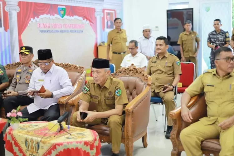 Sekdakab Mawardi Roska Lakukan Zoom Meeting dengan Jemaah Calon Haji Pesisir Selatan (Kominfo Pesisir Selatan)