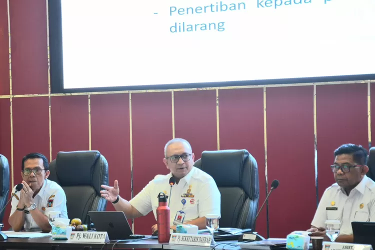 Penjabat (Pj) Wali Kota Padang Andree Algamar bersama Pj Sekda Yosefriawan, Inspektur Arfian, serta para Asisten, seluruh pimpinan OPD dan Camat se-Kota Padang. (Humas Pemko Padang )