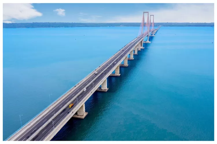 Pada 10 Juni 2009 lalu Jembatan Tol Surabaya - Madura (Suramadu) sepanjang 5,40 Km diresmikan sekaligus menjadi jembatan terpanjang di Indonesia.