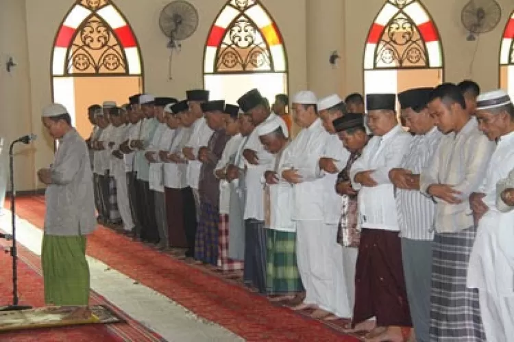 Tarekat Naqsabandiyah di Padang Gelar Salat Idul Adha 1445 Hijriah Lebih Awal pada Sabtu 15 Juni 2024 (gambarkuviral.blogspot.com)