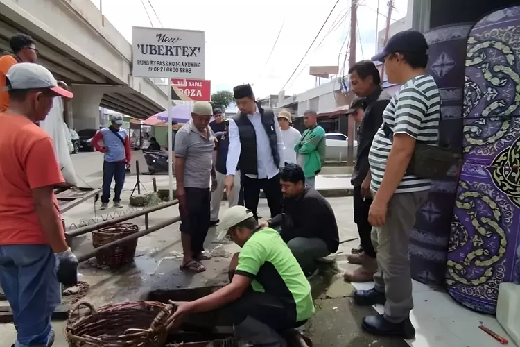 Pemko Bukittinggi Gelar Gotong Royong Bersihkan Drainase Pasar Aur Kuning untuk Cegah Banjir (IST)