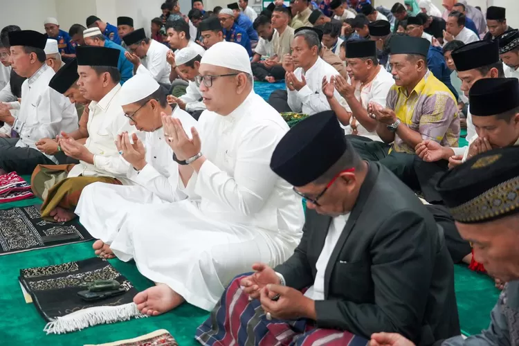 Pj Wako Padang Andree Algamar: Idul Adha 1445 H Momentum Saling Berbagi dengan Sesama (Humas Pemko Padang )