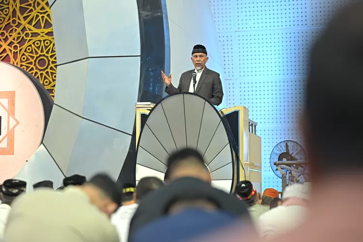 Khatib Salat Idul Adha di Masjid Raya Sumbar, Gubernur Ingatkan Pentingnya Pondasi Tauhid (Humas Pemprov Sumbar )