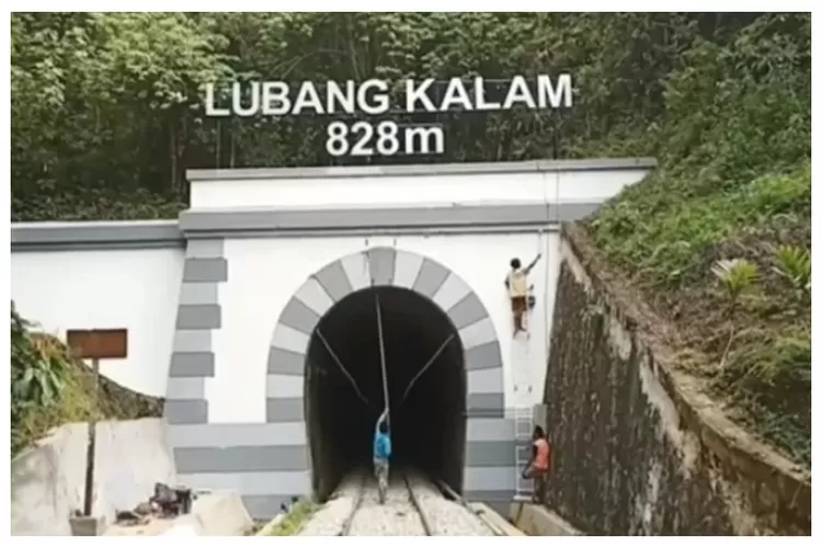 Terowongan Lubang Kalam Sawahlunto atau dikenal dengan sebutan Terowongan Sawahlunto di Sumatera Barat.
