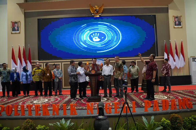 Politeknik Negeri Padang Kini Resmi Berstatus PTN-PKBLU, Fokus Tingkatkan Kualitas Pendidikan  (Humas PNP )