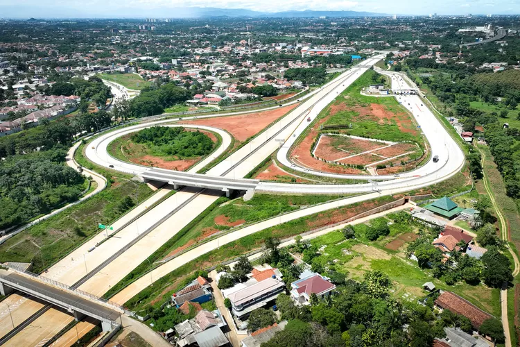 Ilustrasi Jalan Tol Trans Sumatera (JTTS) yang ditargetkan dapat tersambung dari Jambi sampai Bakauheni, Lampung tempat penyebrangan menuju Pulau Jawa dapat terkoneksi secara penuh di tahun 2024 ini. (Dok: Waskita Beton Precast)