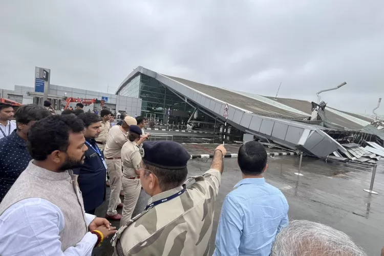 Kanopi Bandara di Ibukota India runtuh akibat hujan lebat