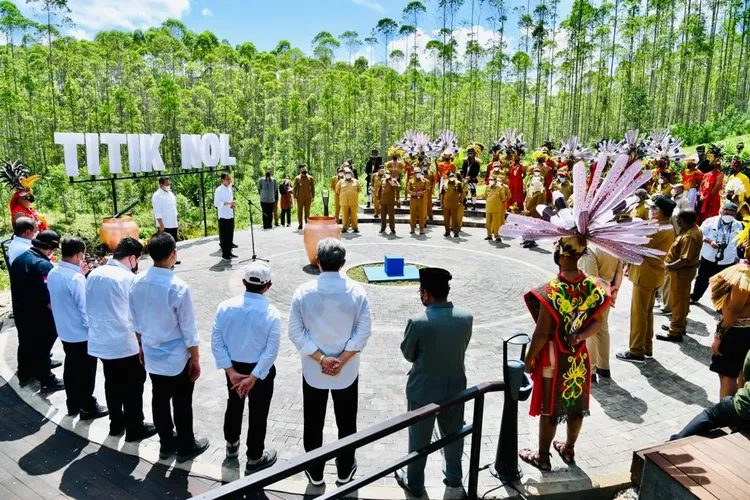 Pada April 2017, pemerintahan presiden Joko Widodo mempertimbangkan untuk memindahkan ibu kota dari Jakarta, dengan rencana untuk menyelesaikan penilaian situs alternatif potensial untuk ibu kota baru Indonesia pada akhir 2017.