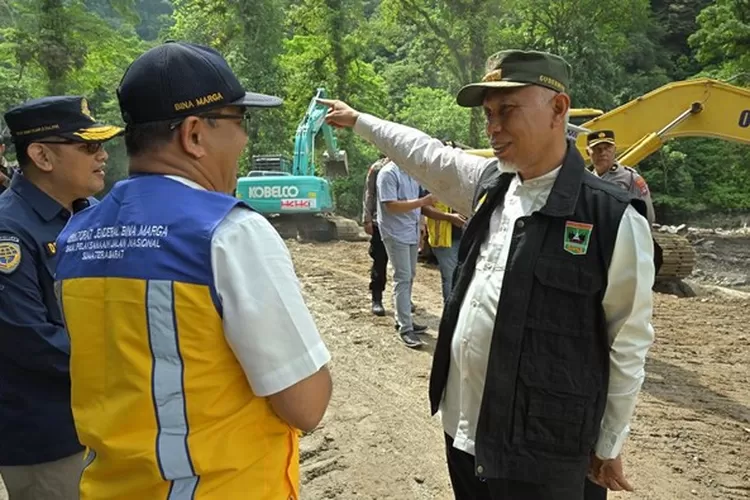 Anggota DPR RI asal Sumatera Barat meminta Pemerintah Provinsi (Pemprov) Sumbar segera melakukan perbaikan jalan khususnya di sepanjang jalan simpang Malalak sampai Padang Luar, Kabupaten Agam direspin cepat oleh  Gubernur Sumbar, Mahyeldi. 