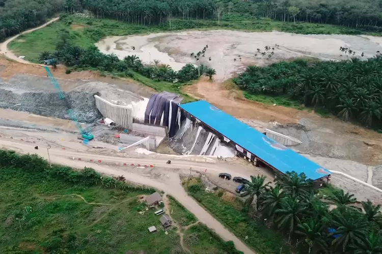 Jalan Tol Tanjung Pura-Pangkalan Brandan di Sumatera Utara ini diketahui melintasi ladang gas yang luas. Pembangunan jalan tol rangkaian Jalan Tol Trans Sumatera (JTTS) ini akan rampung di tahun 2024. (Dok: Hutama Karya)
