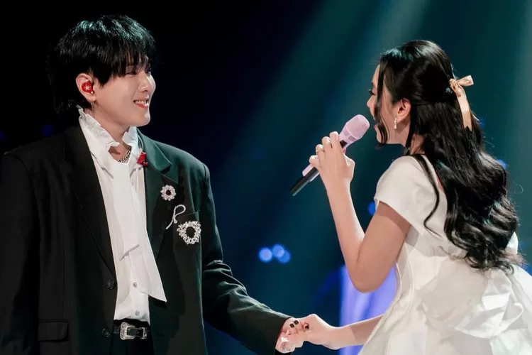 Momen Aksi Panggung DK iKON dan Lyodra (Foto Instagram Kim Donghyuk @_dong_ii)