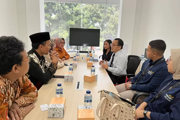 Kunjungan ke Kantor Bursa Efek Indonesia  Wilayah Jawa Barat (GoraJuara.com/dok AKSI)