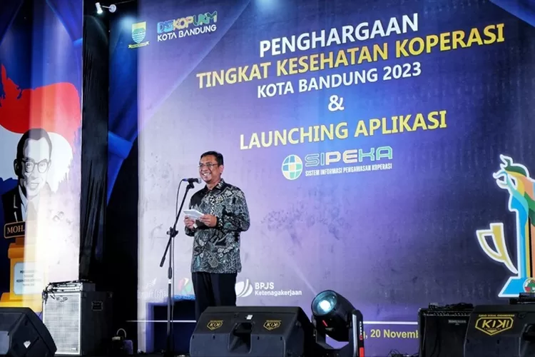Ketua DPRD Kota Bandung H. Tedy Rusmawan, A.T., M.M., mengatakan peningkatan Koperasi   bisa membantu warga Lepas dari jeratan pinjol. (Gorjuara.com/Humpro DPRD Kota Bandung)