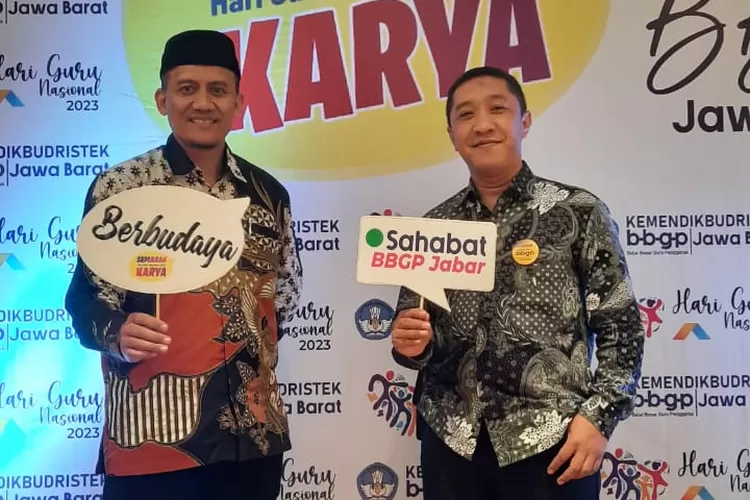 Dr. Toto Suharya, S.Pd. M.Pd. Sekjen DPP AKSI dan Rolla Fardila, S.Pd. Duta Penggiat Media Sosial Jawa Barat (GoraJuara,com/dok AKSI)