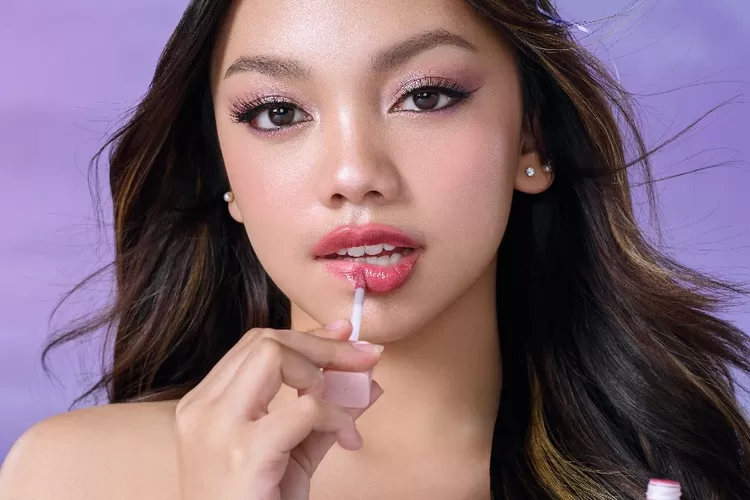 Produk Kindness Lip Oil Tint dan Mood Matcher Liquid Blush dari Rahasia Naura ini menghadirkan empat warna cantik setiap produknya (Foto: Ist/Rahasia Beauty)