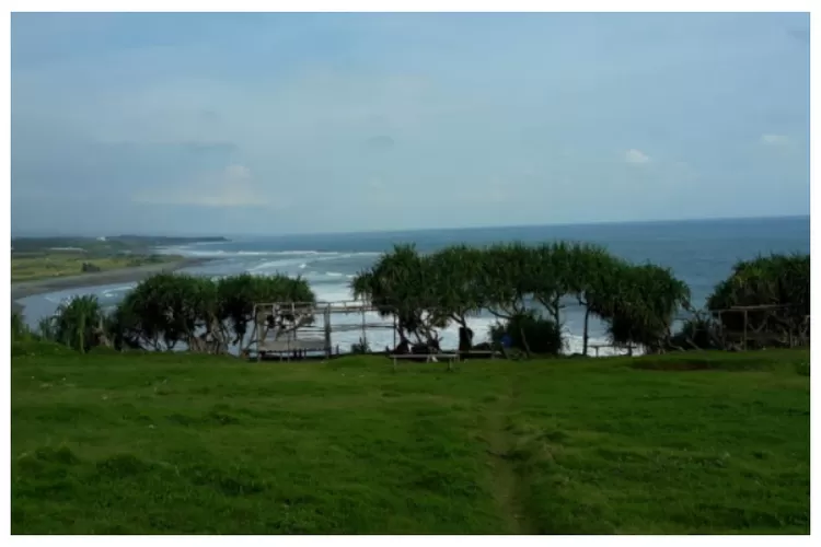 Pesona wisata Garut Goa Lalay, sarang kelelawar yang menawarkan pemandangan pantai Rancabuaya dari atas tebing. (Gorajuara/ Dok Pribadi/ Lia Sukriati)