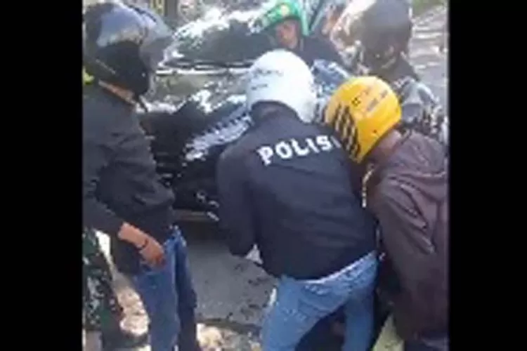 Viral video penangkapan artis Saipul Jamil di Jalur TransJakarta. (Gorajuara/ Twitter/ @ardyann91)
