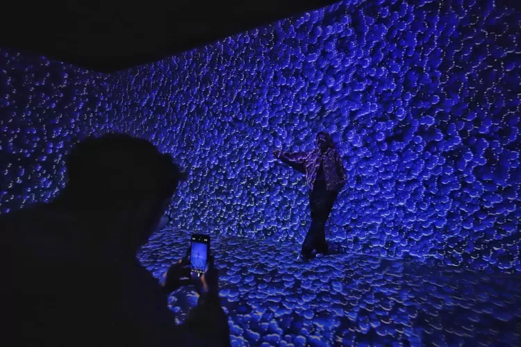 Serunya Ngonten dengan Latar Visual Kece di Blackbox Holiday Multiverse (Diskominfo Kota Bandung)