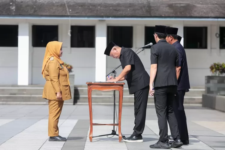 Sebanyak 116 PNS Jabatan Administrator, Pengawas, dan Fungsional Pemkot Bandung Resmi Dilantik&nbsp; (Diskominfo Kota Bandung)