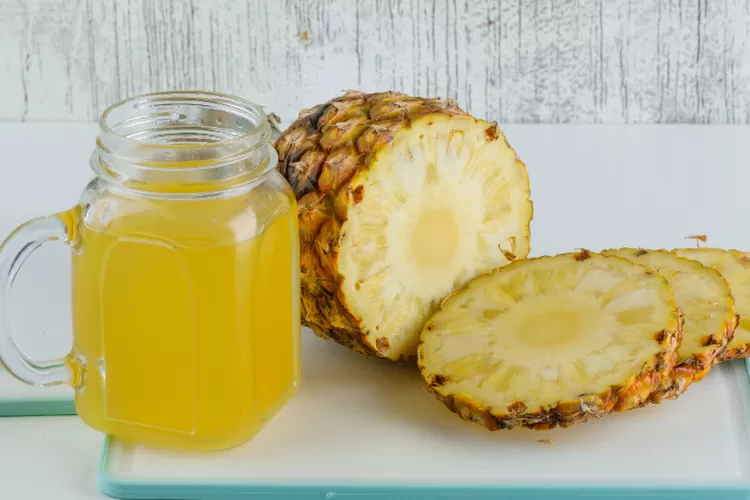 Kulit nanas bisa menjadi minuman sehat untuk tubuh (Foto: Gorajuara/ Freepik/ 8photo)
