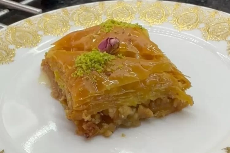 Asal-usul Baklava, dessert khas Timur Tengah yang banyak dijual saat bulan puasa dan menjelang lebaran. (Gorajuara/ Instagram/ @yelizgurmutfagi)