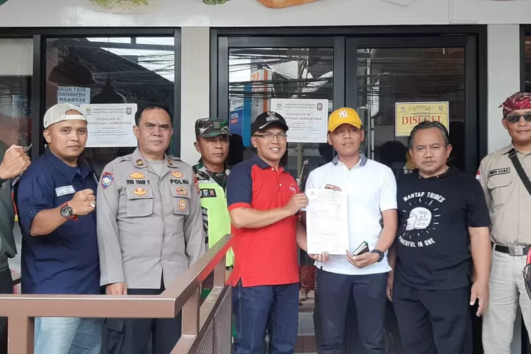 Langgar Perda, Satpol PP Segel Minimarket di Gegerkalong (Diskominfo Kota Bandung)