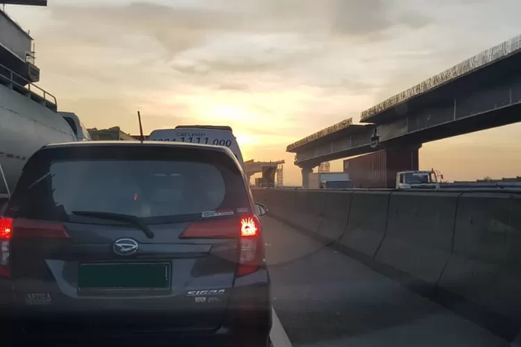 Teknologi digital ATIS dirilis Jasa Marga di hari jadinya yang ke-46 dan menjelang bulan puasa. (Gorajuara/ Instagram.com/ @langitanrudy)