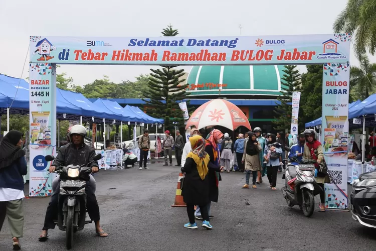 Bazar Sembako di Kantor Bulog Jabar, Ada Beras SPHP Rp10.600! (Diskominfo Kota Bandung)