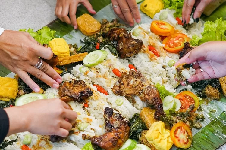 Ngaliwet Raos Bandung sedia aneka paket liwet yang enak untuk bukber (Foto: Gorajuara/ Instagram/ @ngaliwetraos)