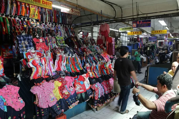 Ilustrasi:  tempat terbaik untuk berburu baju Lebaran di Jakarta dengan harga terjangkau dan kualitas tinggi (Net-Pasar Cipulir / GoraJuara.com)