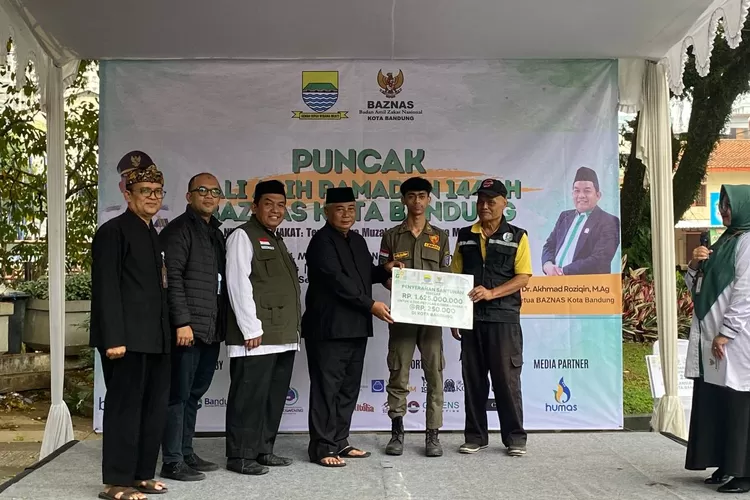 Di Tengah Harga Sembako yang tak Kunjung Stabil, Baznas Hadir Berikan Manfaat (Diskominfo Kota Bandung)