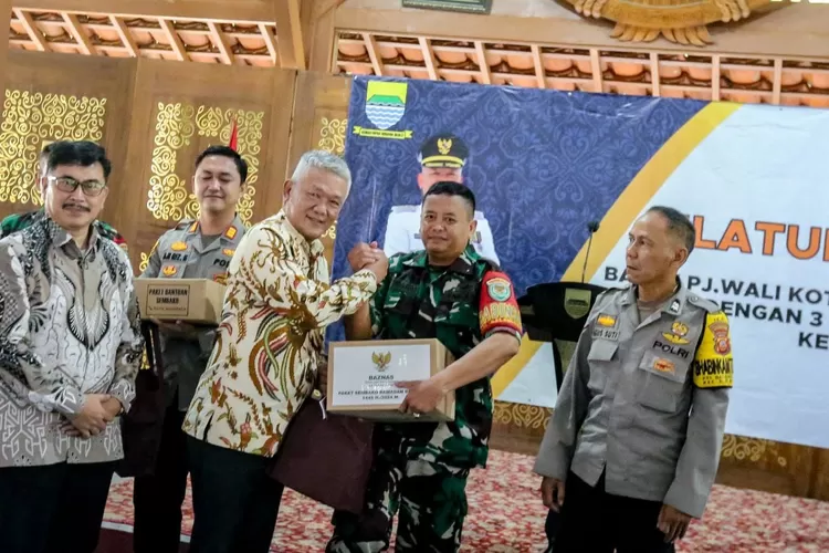 Pj.Wali Kota Bandung, Babinsa dan Bhabinkamtibmas Sebagai Kunci Kondusifnya Kota (Bandung.go.id / GoraJuara.com)