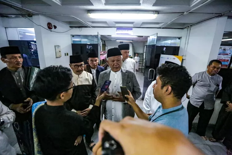 Momen Idulfitri 1445 H disambut dengan syukur oleh Pj Wali Kota Bandung, Bambang Tirtoyuliono, sambil mengajak warga memperhatikan keselamatan dan kesehatan (Bandung.go.id / GoraJuara.com)