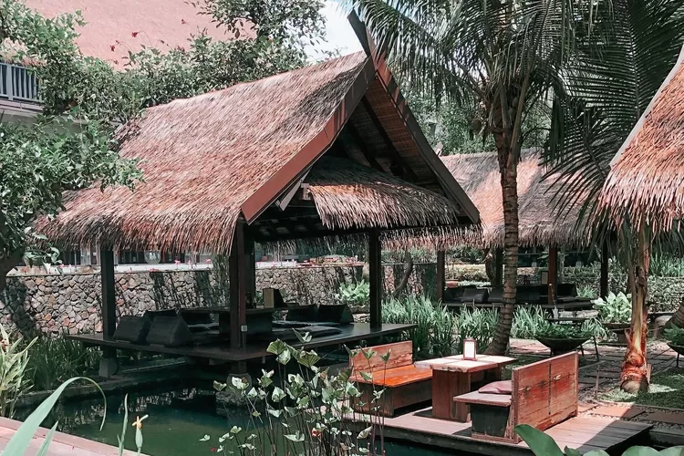  (Atmosphere Resort Cafe / GoraJuara.com)