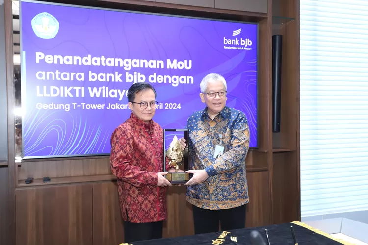 Bergabungnya bank bjb dan LLDIKTI III menghasilkan kerjasama strategis untuk meningkatkan kualitas pendidikan dan layanan perbankan di Indonesia. (Bank bjb / GoraJuara.com)