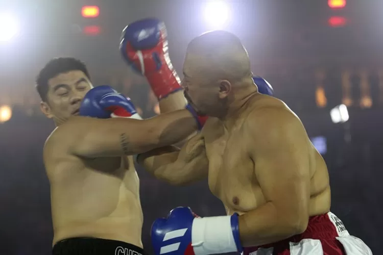 Chef Arnold Tumbang TKO oleh Codeblue, Inilah 3 Imbas Pukulan yang Mengejutkan! (Tangkapan layar Youtube / GoraJuara.com)